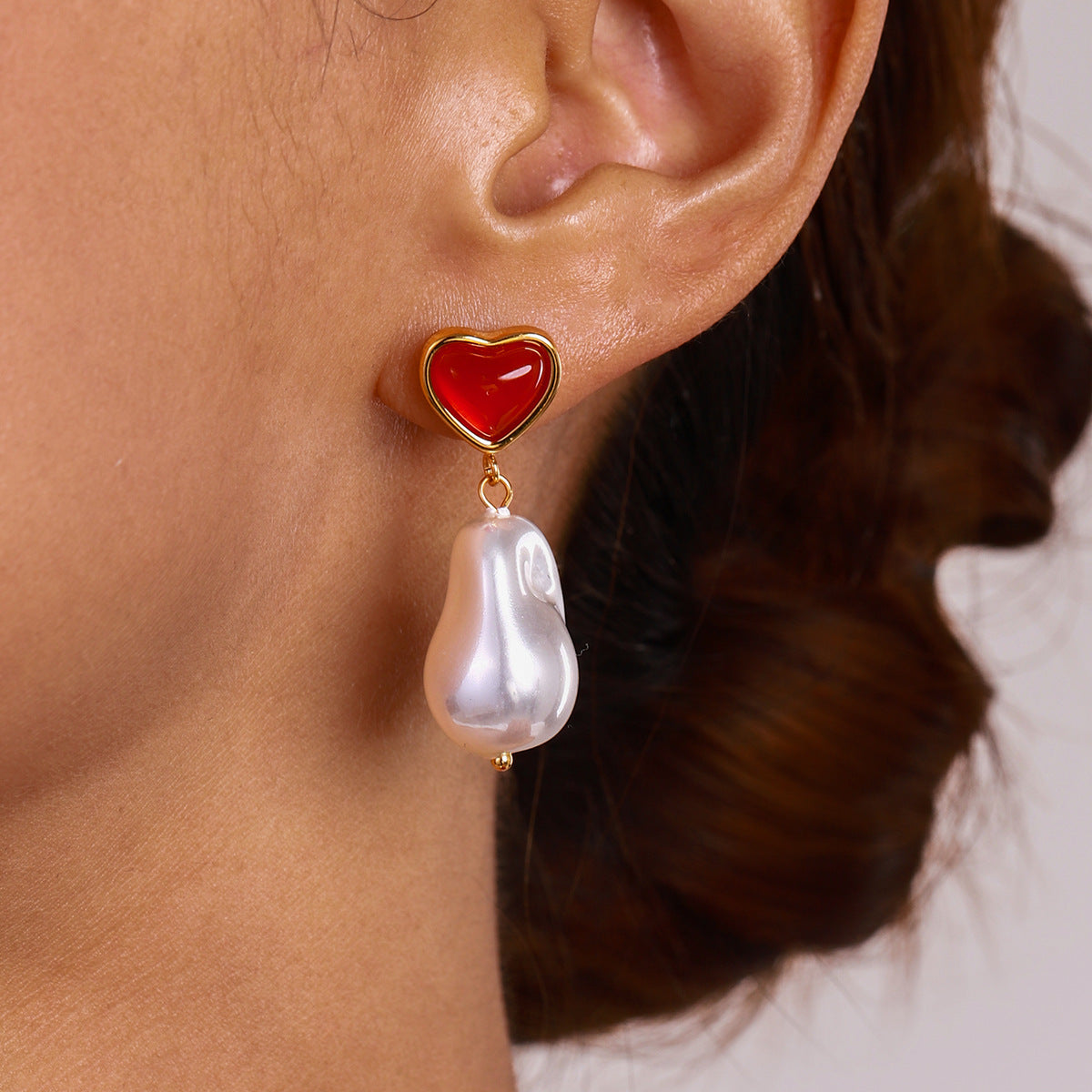 Gloss Heart Pearl Drop Earrings